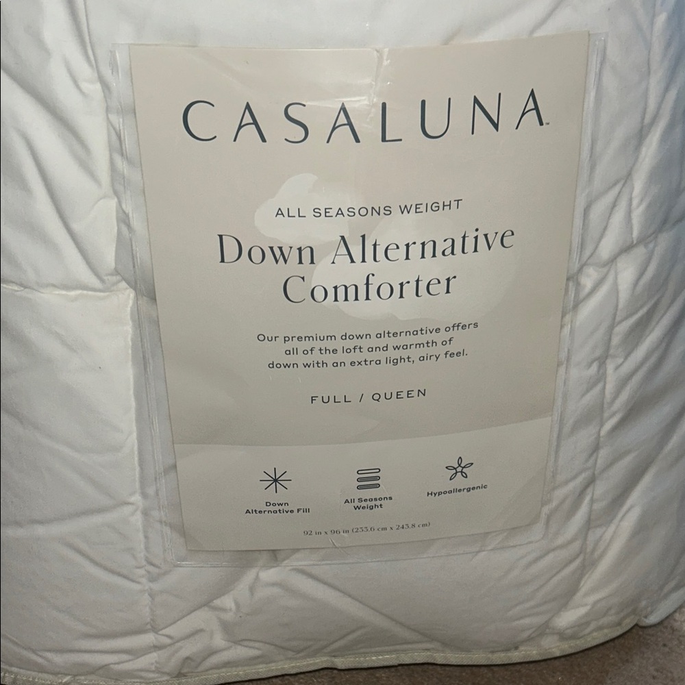 Casaluna F/Q All Season Weight Down Alternative Comforter